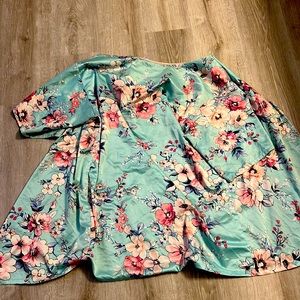 Selling a flower silk robe, easy to slide on and so comfortable!